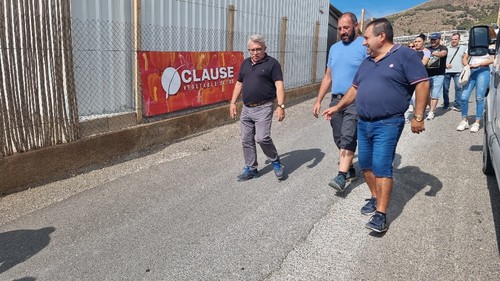 Llegando a una de las fincas que se visitaron