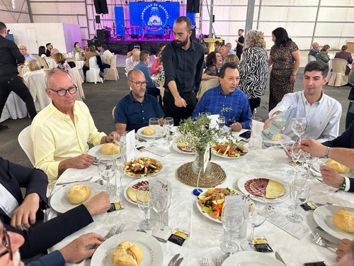 A la comida también asistió el concejal de Agricultura de El Ejido, Manuel Martínez, y el presidente de FERAL, José Antonio Fernández
