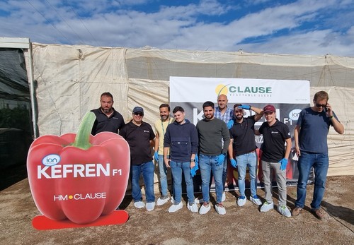 Foto de equipo de un grupo de agricultores y técnicos asistentes