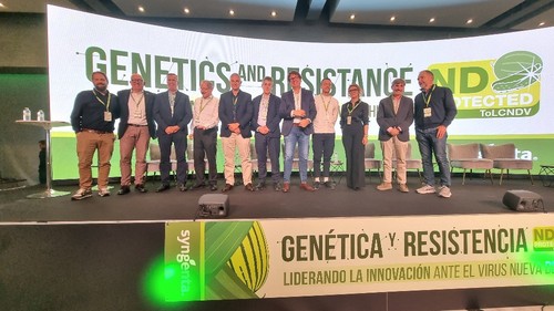 Foto de familia de todos los ponentes