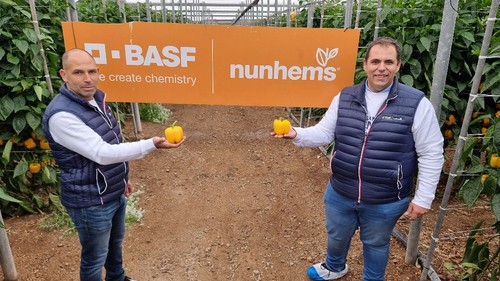 Antonio Miguel López y José Ramón Martínez en una de las fincas de las jornadas