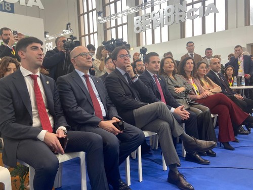 Instituciones de la Junta, Ayuntamiento de El Ejido y Ayuntamiento de Almería y Roquetas durante la presentación de Roquetas Ciudad Gastronómica.