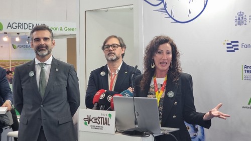 La alcaldesa de Almería, María Vázquez, presenta en el escenario internacional que es Fruit Logistica, la segunda edición del Congreso de Gastronómica Verde que se celebrará en la ciudad los días 24 y 25 de febrero.