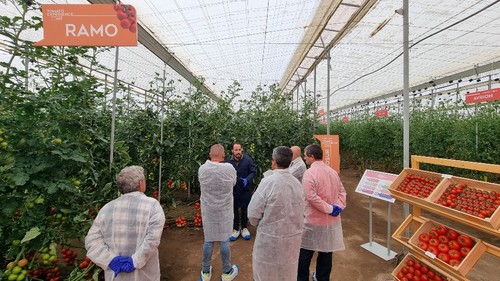 Recibimiento a un grupo de agricultores en la finca DEMO en Venta Gaspar (Almería)