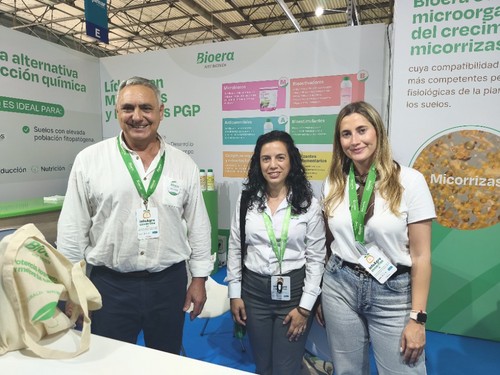 De Bioera, (izq. a dcha.) Nuria García, directora marketing, Yolanda Muñoz, delegada de Almería y costa de Granada, Raimundo paz director comercial Iberia.