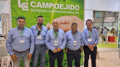 Cristóbal Martín, presidente de Campoejido, con parte de su equipo