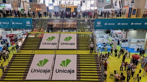 Acceso a la planta superior del Palacio de Exposiciones y Congresos de Aguadulce
