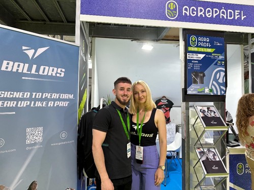 Equipo de AgroPádel en su stand.