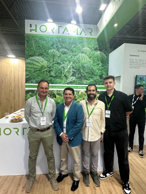 En en centro, a la izquierda, el presidente de Hortamar,José Miguel López.l