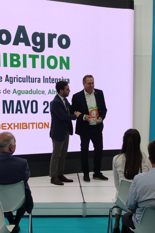 Diego Hernández recoge, en nombre de Bayer, el Premio a la Sanidad Vegetal en