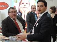 Juan Antonio González (izq.), presidente de Vicasol.