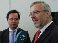 Erik de Smalen atendiendo a los medios de la provincia.
