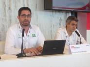 Eugenio Ruiz Morante, de Cosmocel, explicando un ensayo realizado en la finca Las Palmerillas.