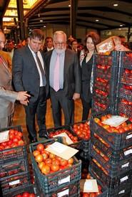 Andújar explica al ministro todo lo que ve a su paso por las instalaciones de CASI.