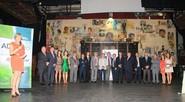 Representantes de las empresas que este año recibieron su reconocimiento por llevar diez años junto a la Fundación TECNOVA.