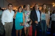 Javier Díaz, segundo por la derecha, junto otros trabajadores de SAT Agroiris.
