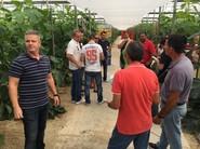 Agricultores intercambiando opiniones