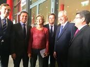 Junto a la ministra, Isabel García