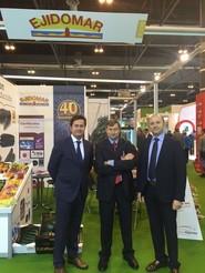 Paco Góngora y Manuel Gómez, junto al presidente de Ejidomar, José Antonio Baños