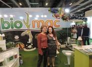 Isabel García Tejerina en el stand de Biomac.