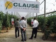 Asistentes observando las condiciones de la finca