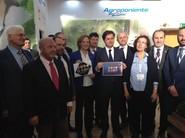 El alcalde de El Ejido junto a la consejera de Agricultura y directivos de Grupo Agroponiente