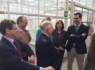 La ministra ha estado acompañada por el alcalde de Almería, el senador Luis Rogelio Rodríguez-Comendador y el presidente de la Diputación de Almería, entre otros.