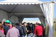Fueron muchos los agricultores que participaron en la visita de campo de Seminis para conocer el pepino tardío 091.