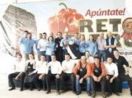 El equipo de Seminis con el mago 'El Gran Monloy' y los cocineros y camareros del catering.