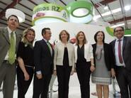 Los técnicos comerciales de Rijk Zwaan en la zona de Levante recibieron a toda la comitiva y posaron junto a ella