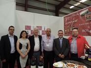 Miembros de la organización agraria ASAJA-Almería apoyando a Bodegas Laujar