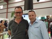 Albert Alcón (derecha) de ISI Sementi, junto a un agricultor de confianza