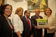 La consejera se paró en el stand de Provi Agrícola
