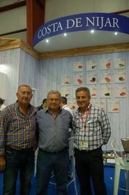 En el centro, el exconcejal de Agricultura de Níjar, José Requena.