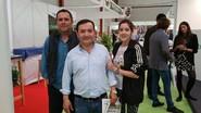 En el centro, el gerente de semilleros El Cauce.