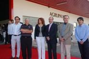 Los directivos de la empresa, entre ellos Francisco García Quero, su presidente, y Rosa Belmonte, gerente, reciben al alcalde de Almería, Luis Rogelio Rodríguez-Comendador.