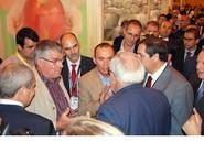 COAG ha aprovechado la inauguración de la feria para entregar a Arias Cañete un documento reivindicativo sobre la PAC recién aprobada.