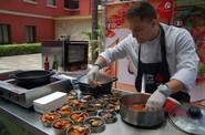 Rebozar y freír el tomate, con Caniles, también es posible.