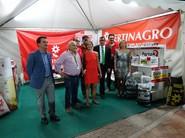 La ministra de Agriculura en el stand de Fertinagro