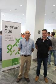 De izquierda a derecha, Mario, técnico de la Cooperativa Santa María del Águila, y el gerente de la misma, Paco Sedano.