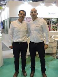 Jaime Gisbert, de Koppert, junto a su compañero