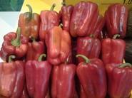 Pimientos lamuyo rojos.