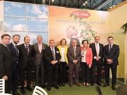 La consejera de Agricultura, Carmen Ortiz, visitó el stand de Vicasol