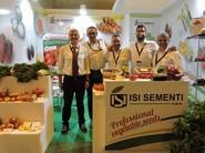 De izquierda a derecha, Raffaele Vecchio, Luigi Rossi, Albert Alcón, Marco Bastoni y José Gomez, de Isi Sementi, en su stand ubicado en el pabellón 8