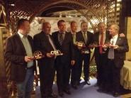 En el centro, el presidente de CASI, José María Andújar, con los galardonados en los primeros Premios CASI.