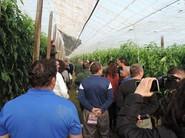 Agricultores durante la visita.