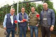 De izq. a dcha., Bonifacio Sánchez y David González, de HM. Clause, y José Francisco Ríspolis y Abraham Góngora, los 'padres' de Abraham.