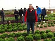 José Luis Sanz con visitantes al fondo