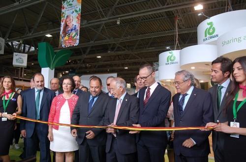 Momento del corte de la cinta, que dio por inaugurada la feria