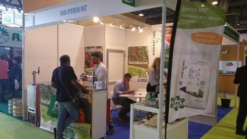 Stand de Alborani Agrícola, distribuidor de productos de Van Iperen, en la primera planta del Palacio